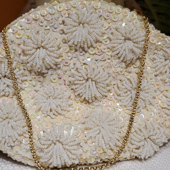 VINTAGE WHITE BEADED EVENT BAG - Picture 4 of 6